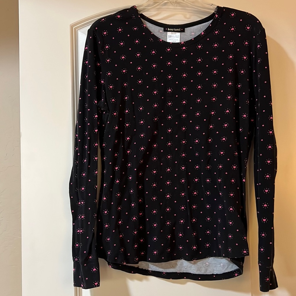 Long Sleeved Women’s Black Top w/pink hearts